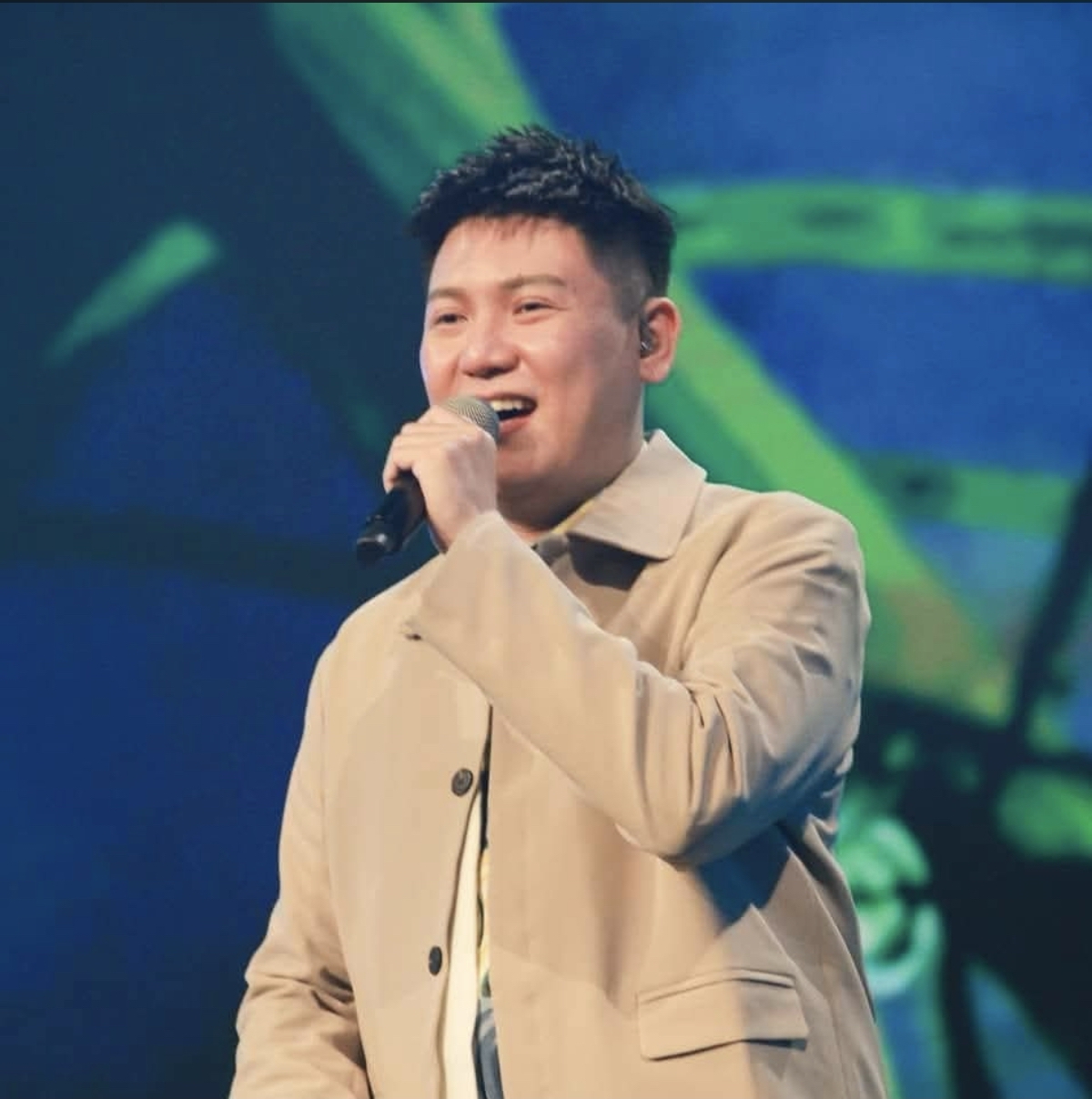 Bryan.T singing live
