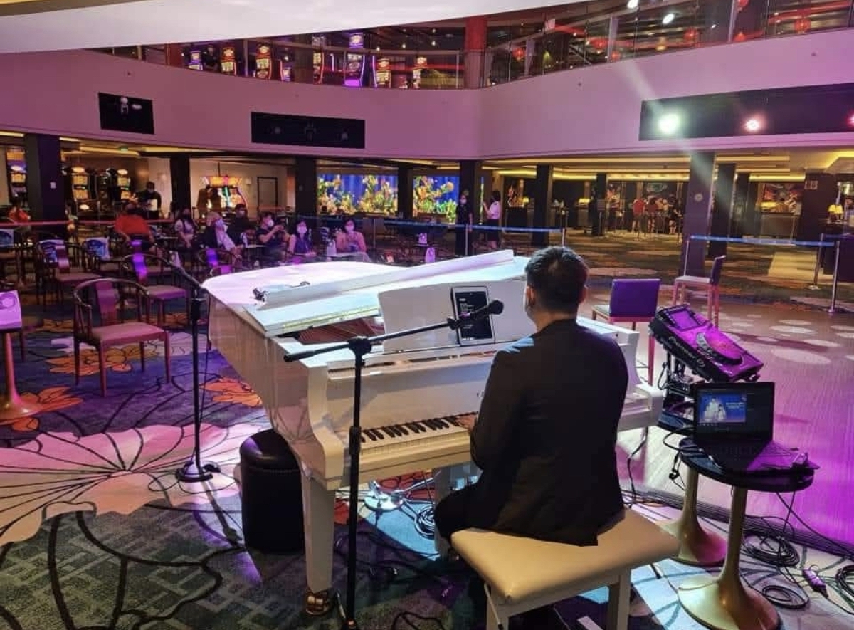 Bryan.T on cruise piano